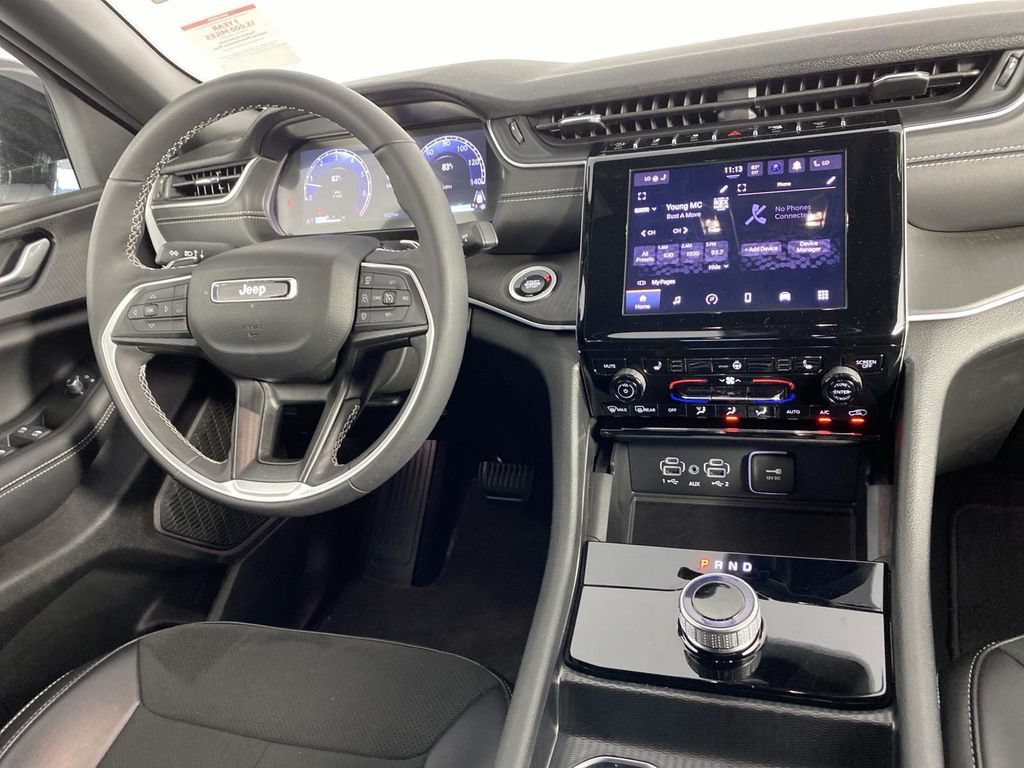 Used 2025 Jeep Grand Cherokee Altitude AWD/4WD image 13