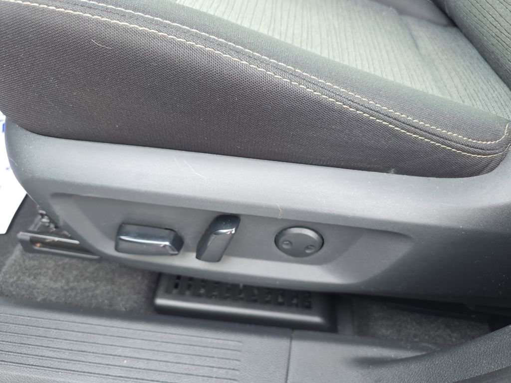 Used 2023 Nissan Rogue SV image 13