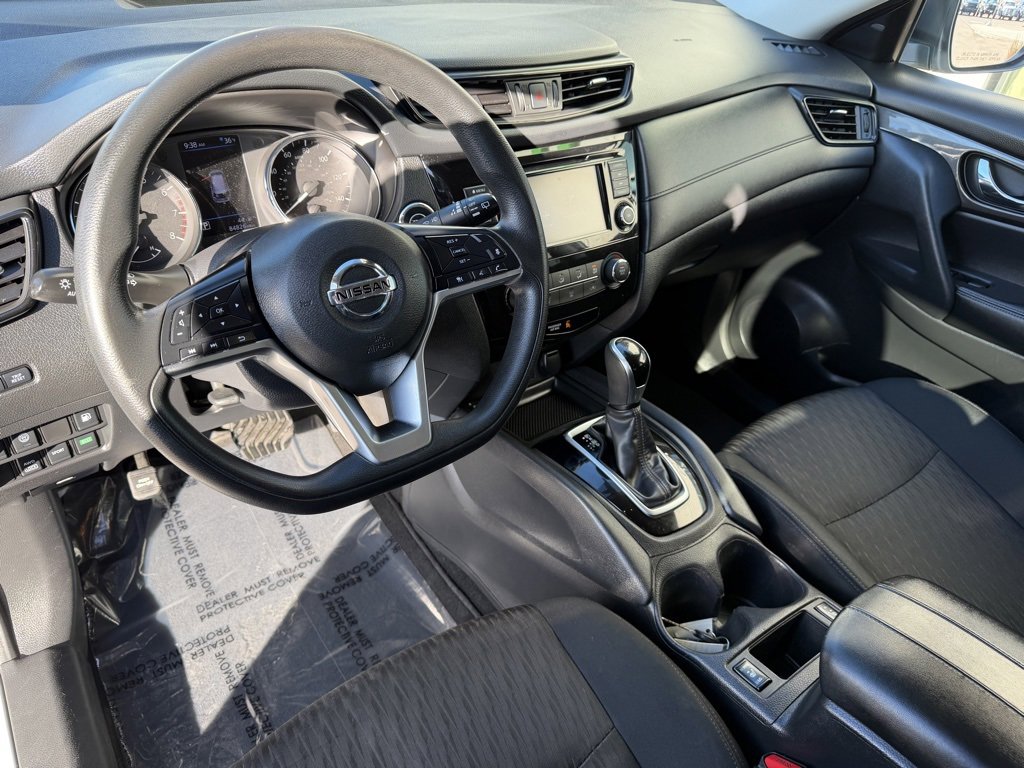 Used 2020 Nissan Rogue SV image 12