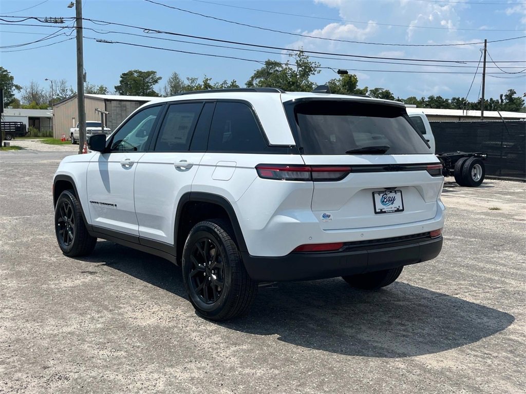 New 2025 Jeep Grand Cherokee Altitude image 3