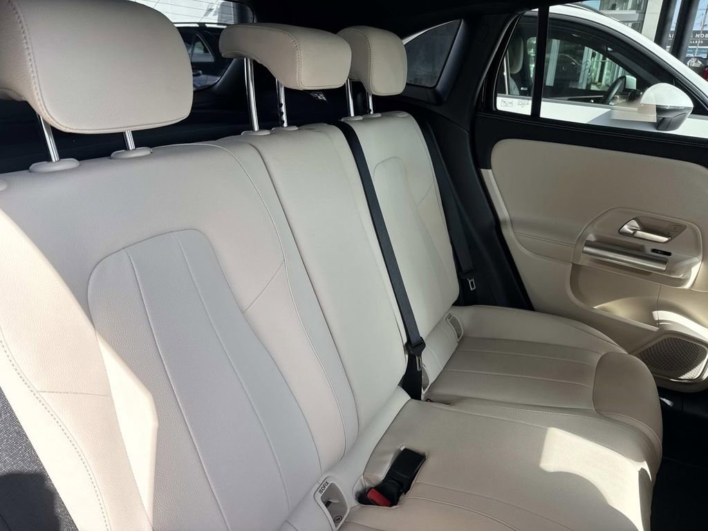 Used 2025 Mercedes-Benz GLA 250 image 9