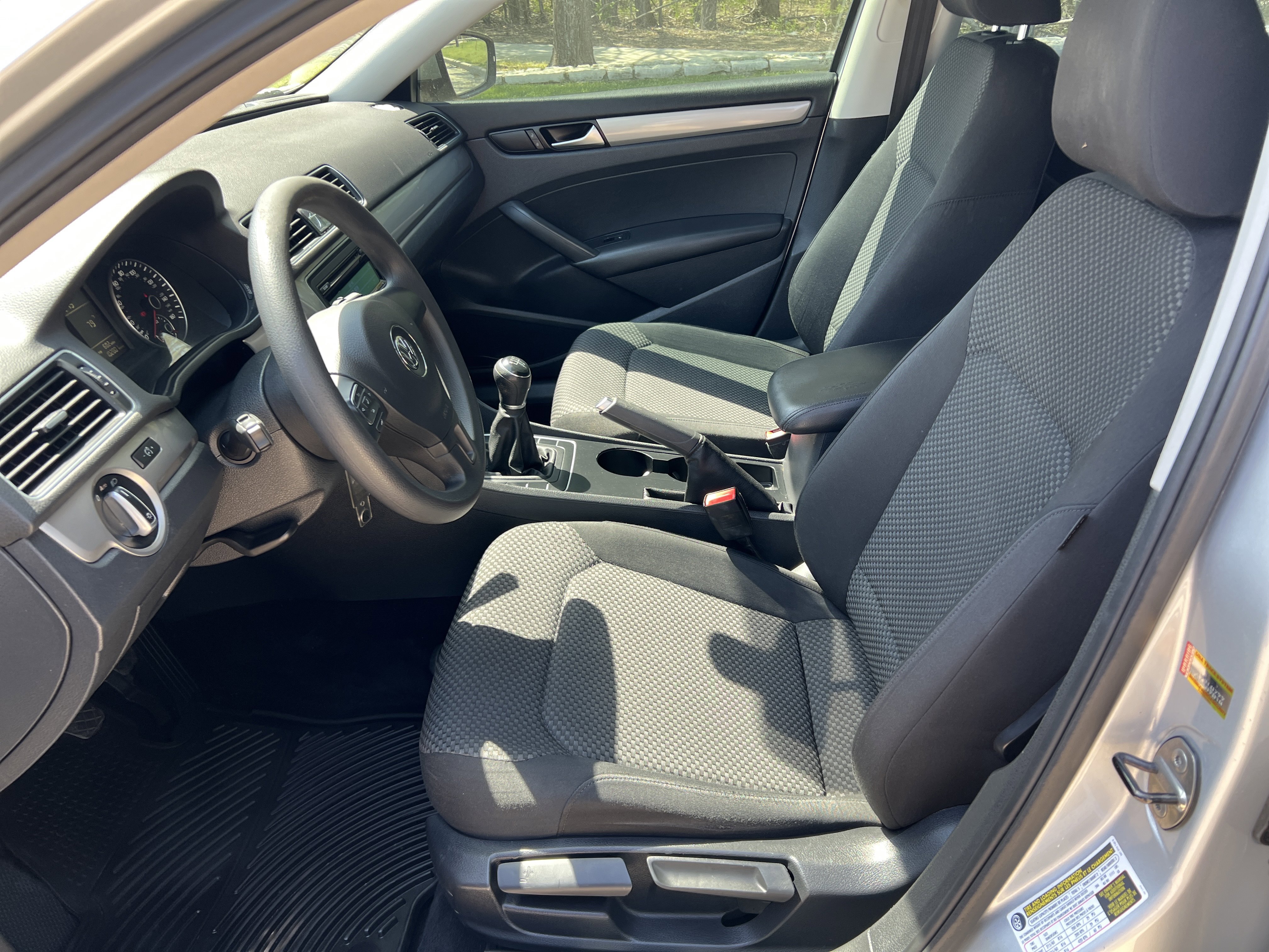 Used 2014 Volkswagen Passat S image 16