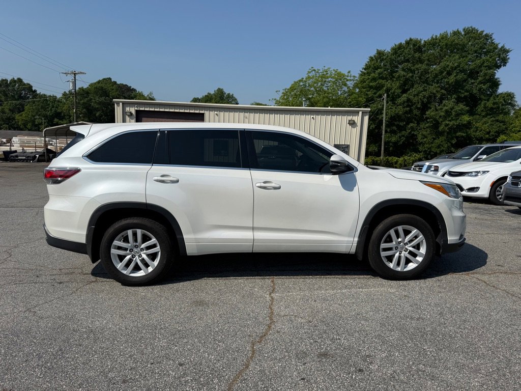 Used 2015 Toyota Highlander LE FWD image 8