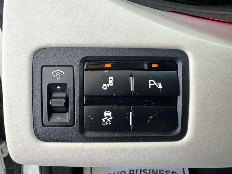 Used 2015 Kia K900 Luxury RWD image 45