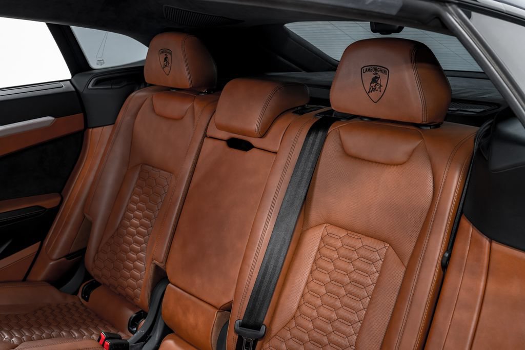 Used 2021 Lamborghini Urus AWD/4WD image 31