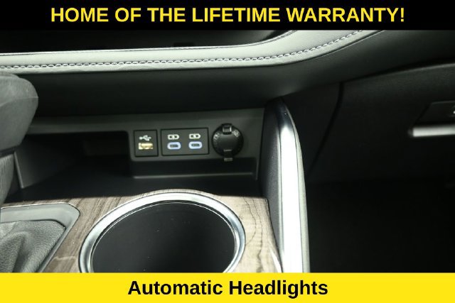 Used 2025 Toyota Highlander Platinum AWD/4WD image 27