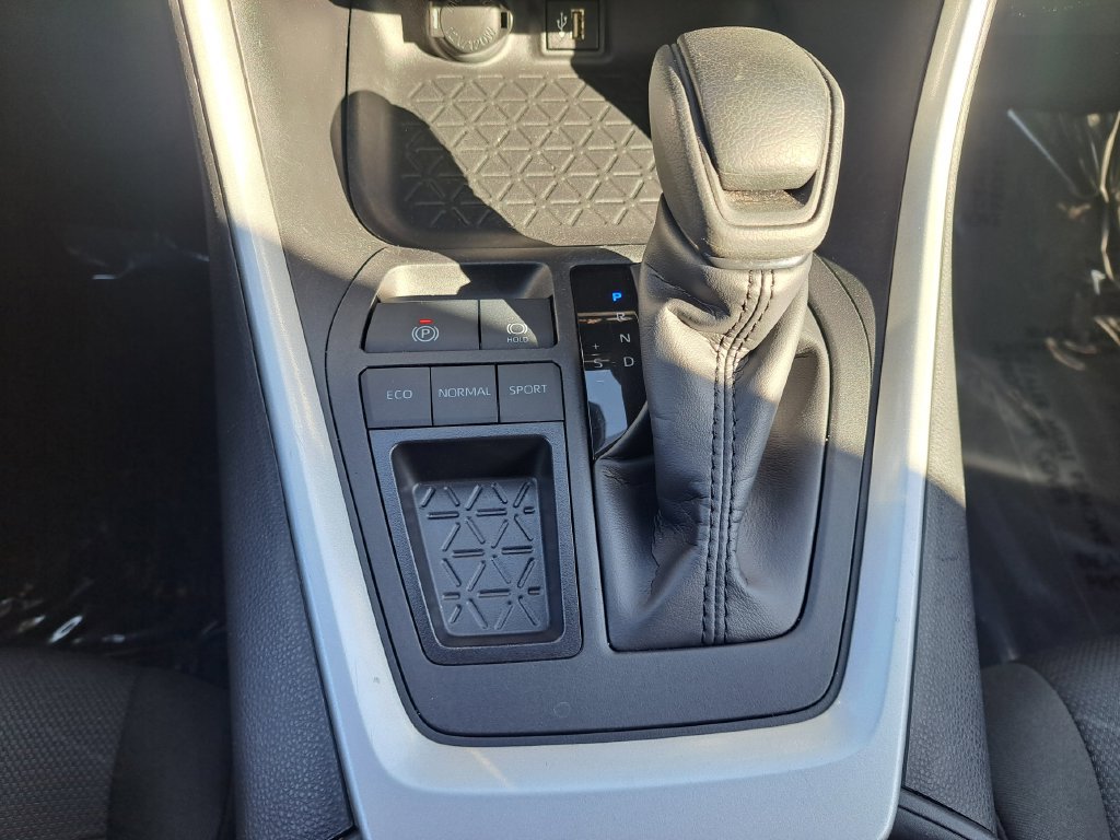 Used 2025 Toyota RAV4 XLE FWD image 19