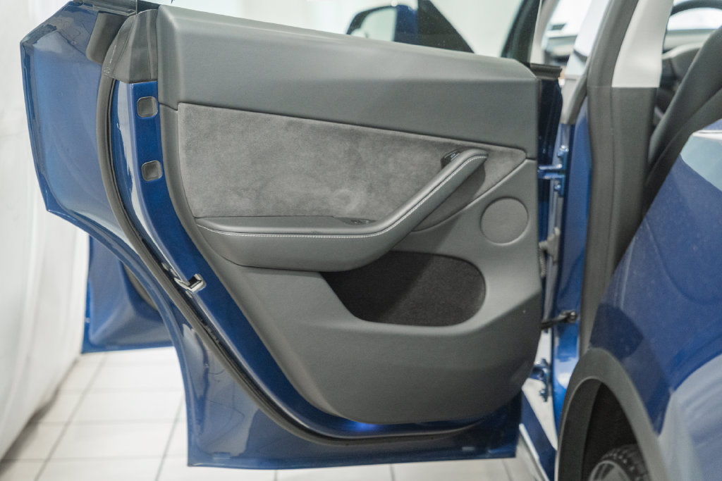 Used 2025 Tesla Model Y Long Range AWD/4WD image 33