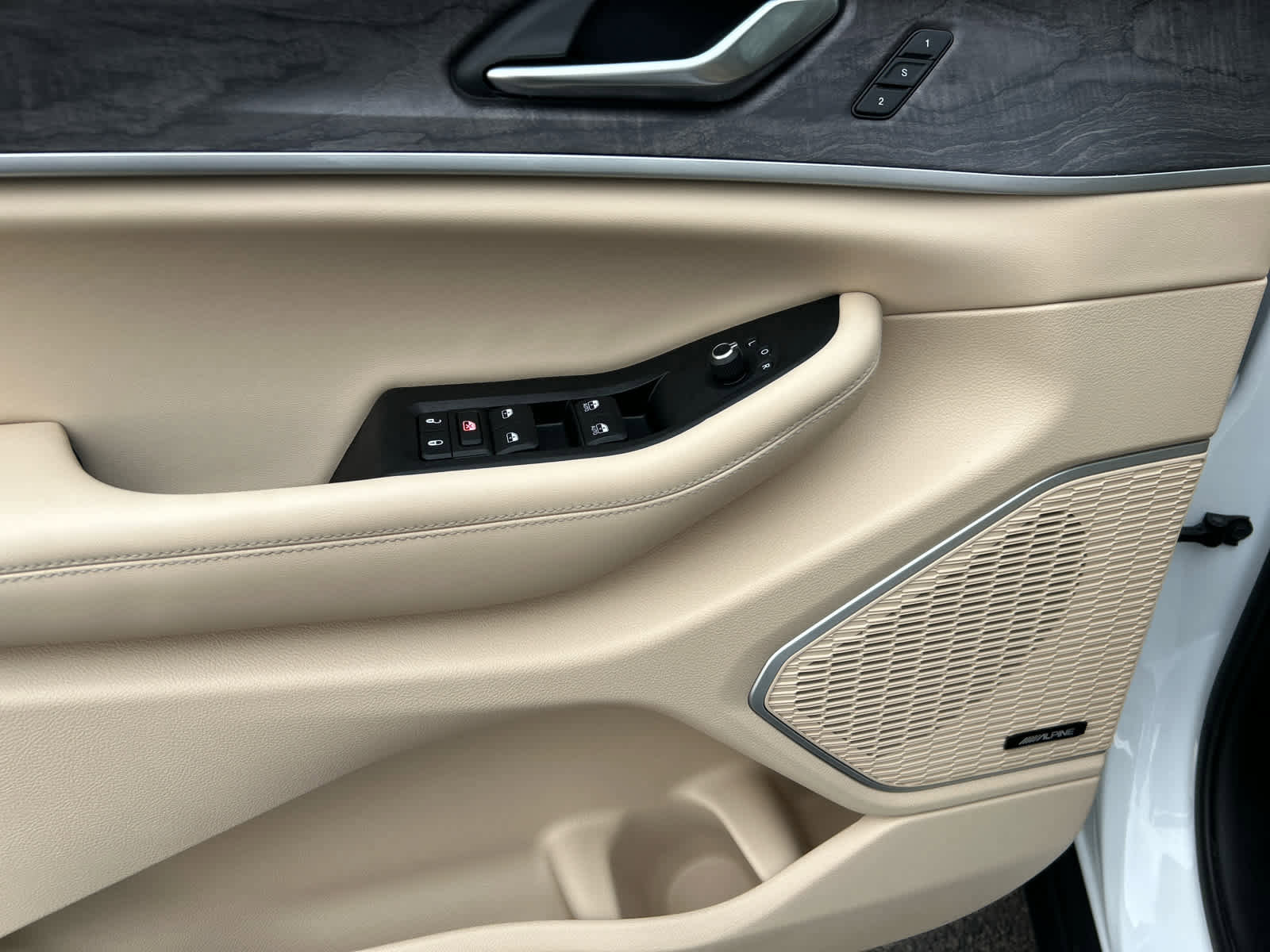 Used 2023 Jeep Grand Cherokee L Limited image 11