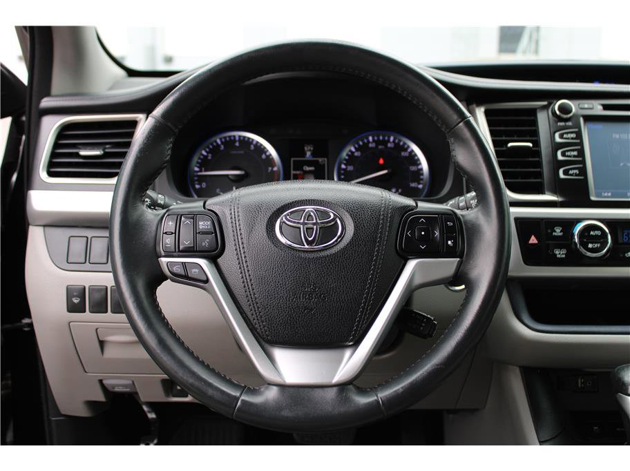 Used 2016 Toyota Highlander XLE image 18