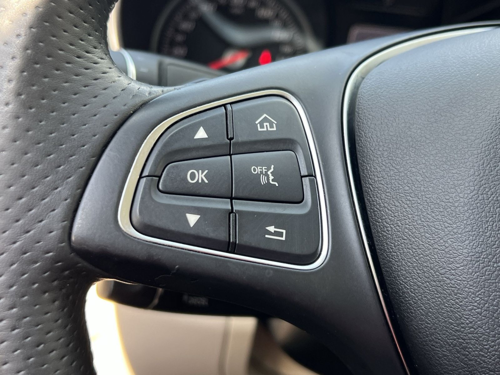 Used 2015 Mercedes-Benz C 300 4MATIC Sedan image 35