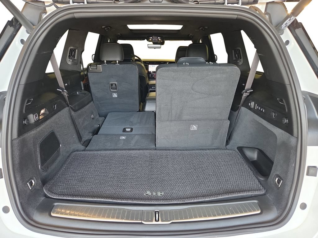 Used 2023 Jeep Grand Cherokee L Summit AWD/4WD image 29