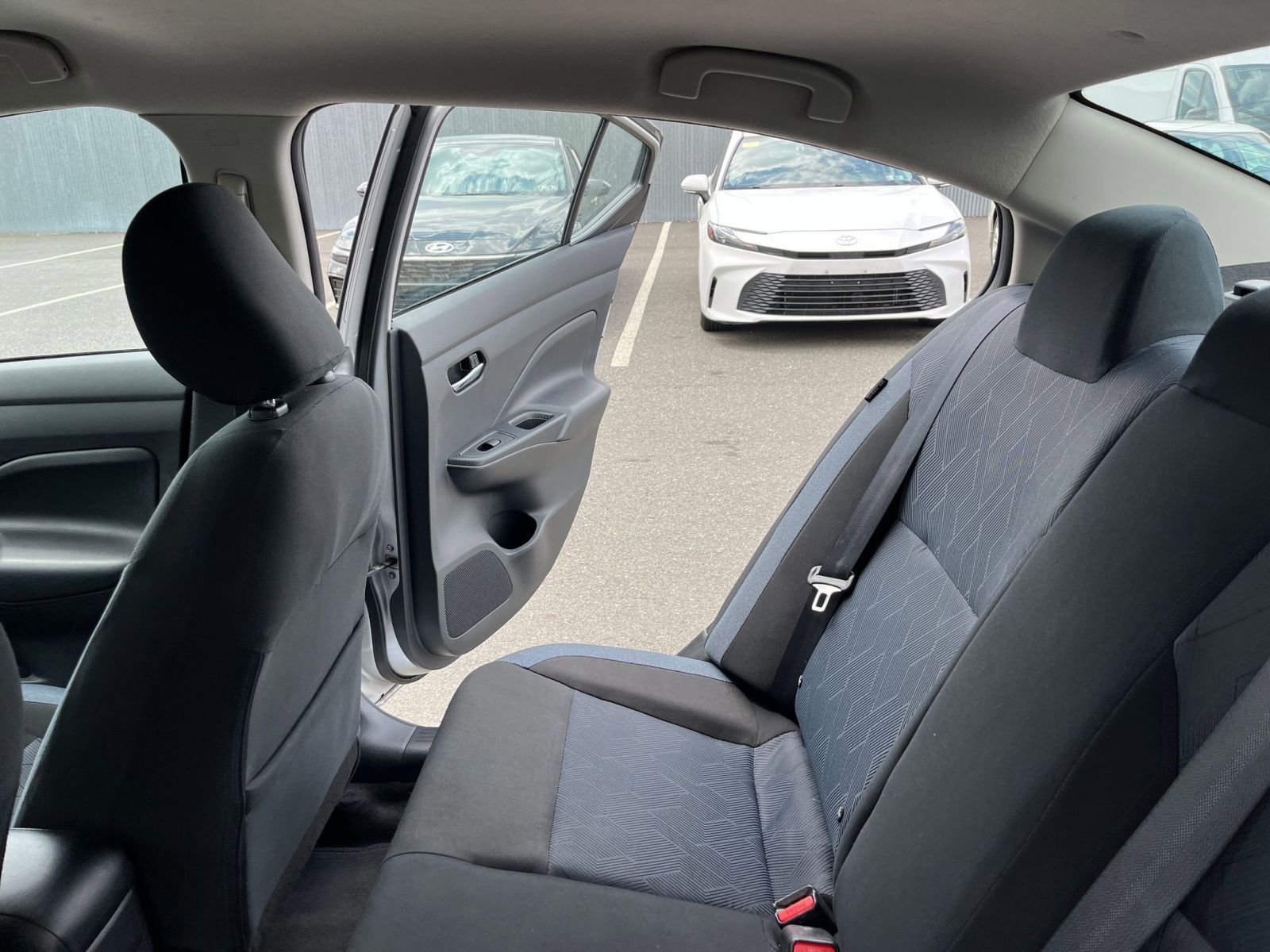 Used 2025 Nissan Versa SV FWD image 38
