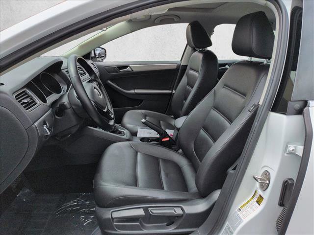Used 2017 Volkswagen Jetta SE FWD image 17