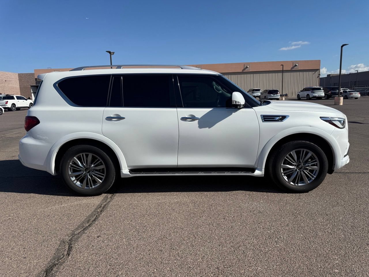 Used 2022 INFINITI QX80 Luxe w/ Cargo Package AWD/4WD image 4
