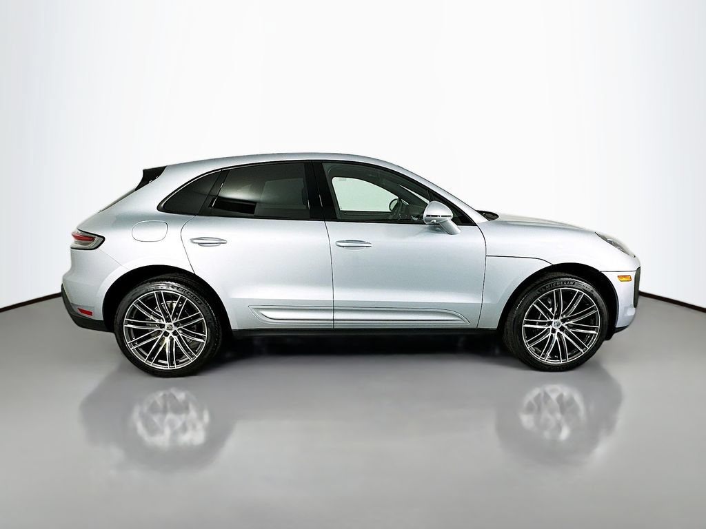 Certified 2026 Porsche Macan AWD/4WD image 8