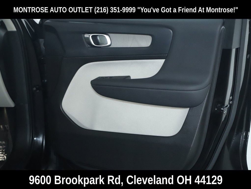 Used 2023 Volvo XC40 B5 Plus w/ Climate Package image 23