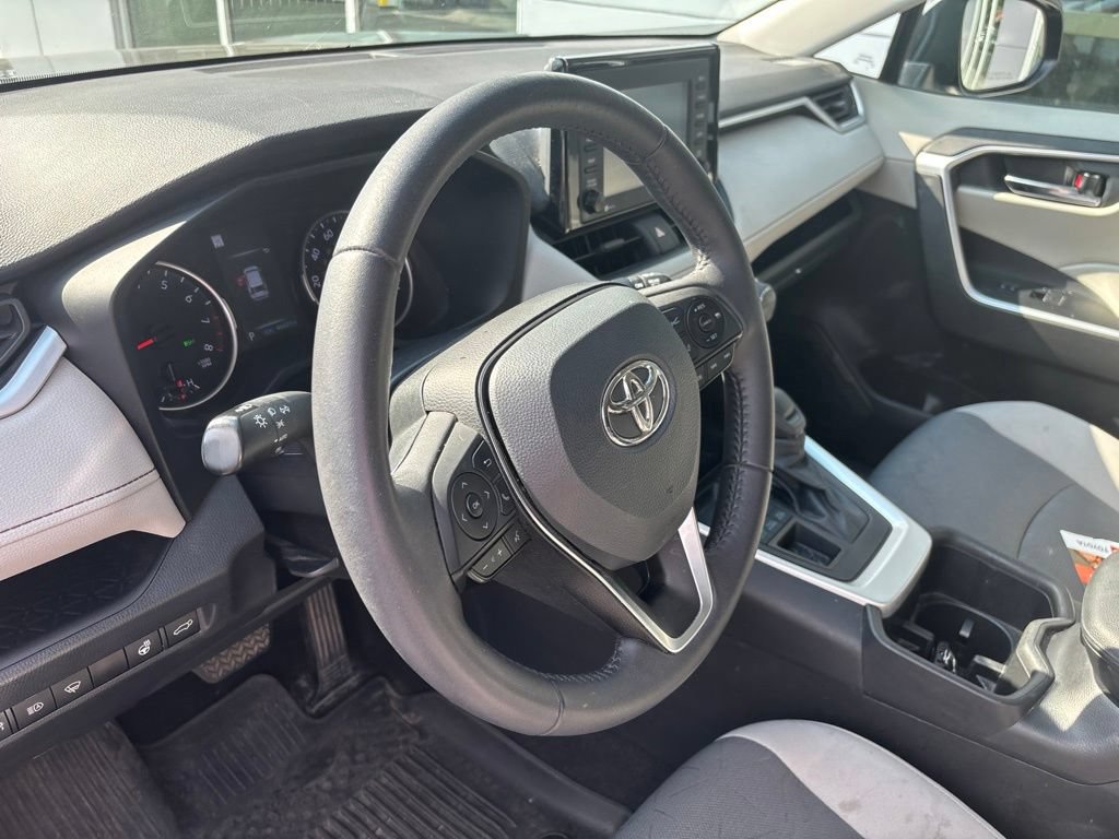 Used 2022 Toyota RAV4 XLE w/ Convenience Package AWD/4WD image 5