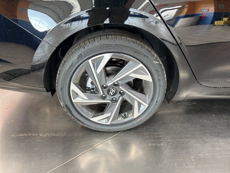 New 2026 Hyundai Elantra Limited FWD image 9