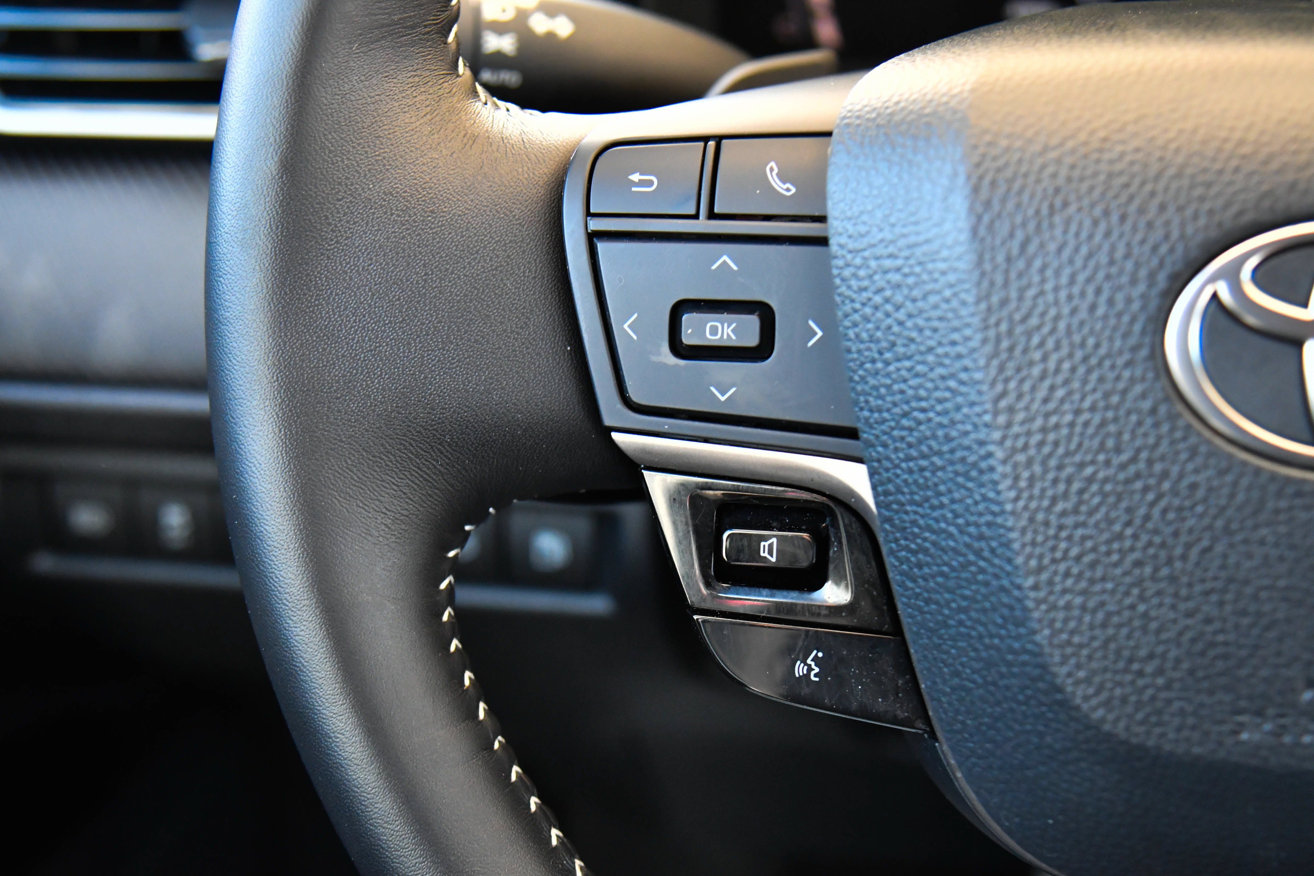 Used 2026 Toyota Camry SE FWD image 33