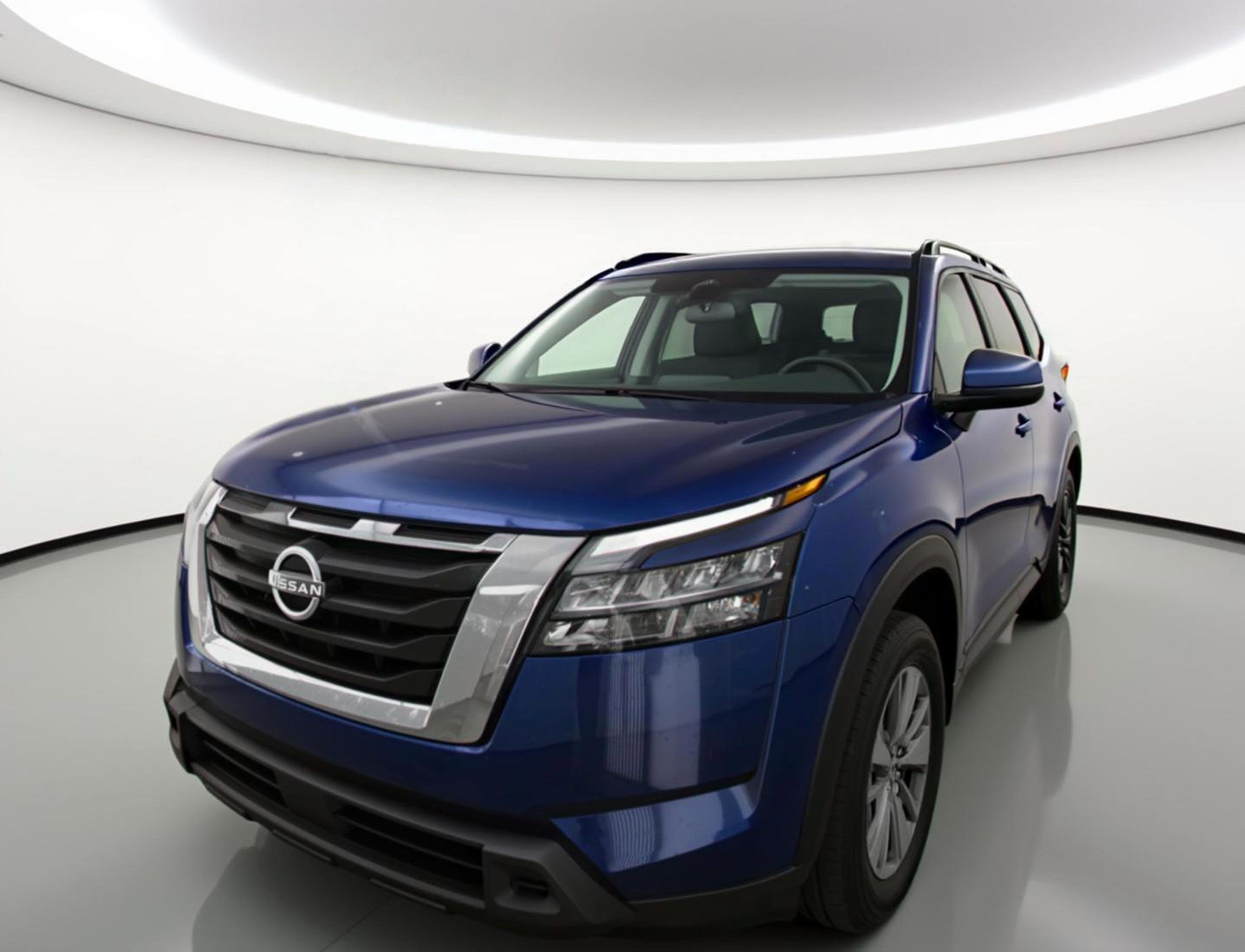 Used 2025 Nissan Pathfinder SV image 3