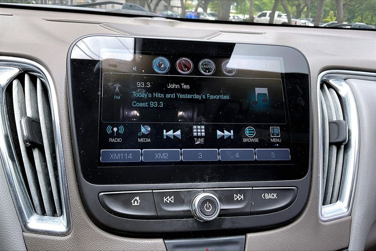 Used 2018 Chevrolet Malibu LT w/ Leather Package FWD image 23