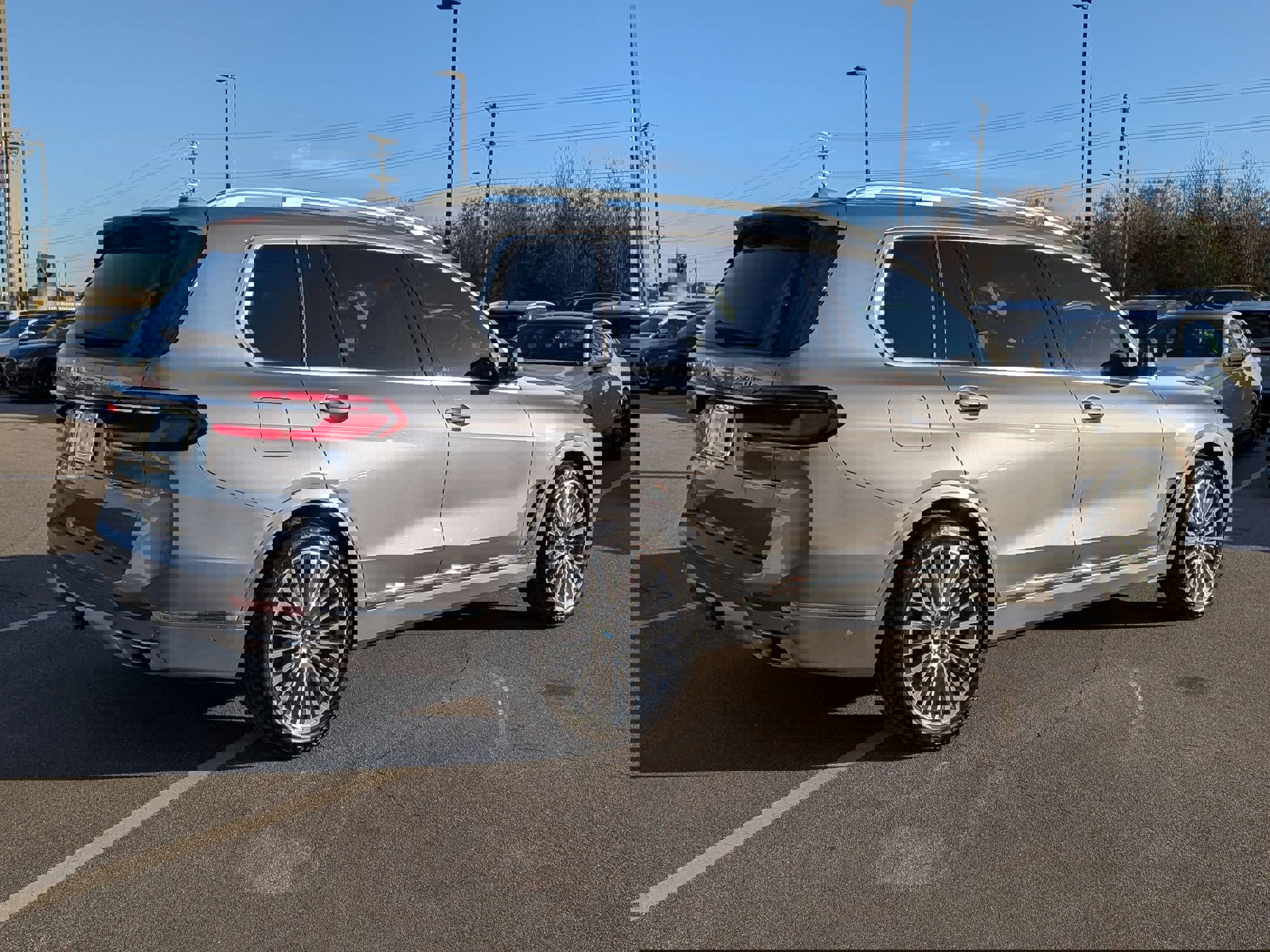 Used 2025 BMW X7 xDrive40i w/ Premium Package image 7