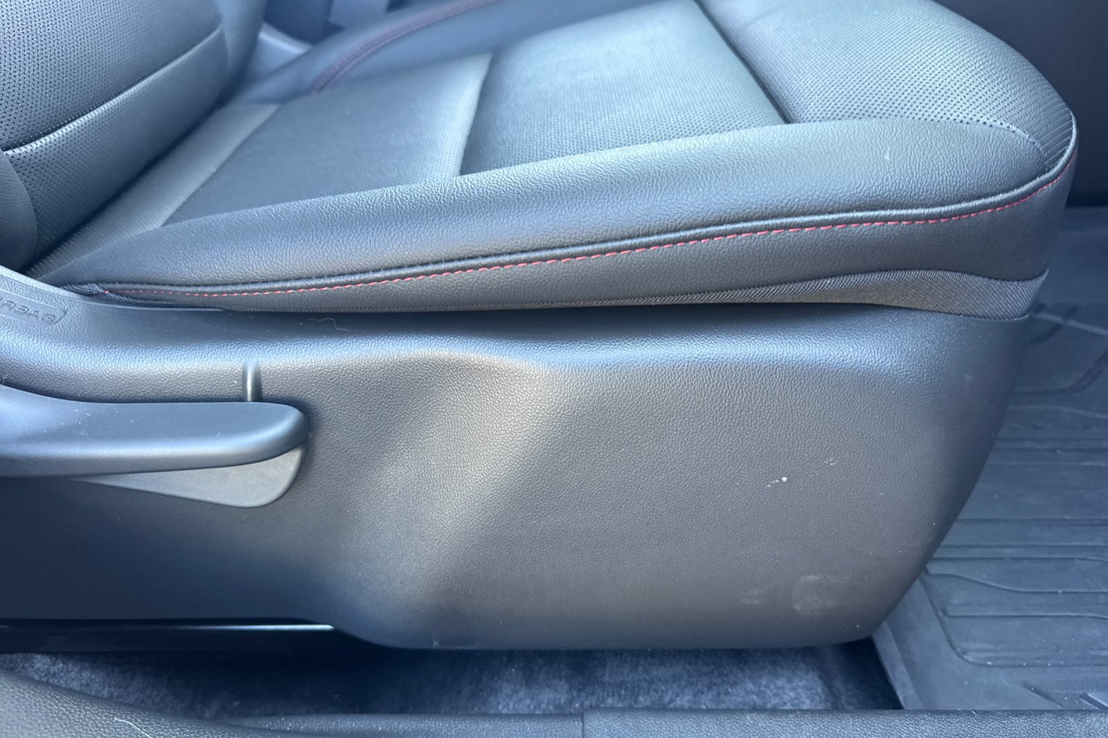 Used 2026 Chevrolet Trax RS w/ Sunroof Package FWD image 23