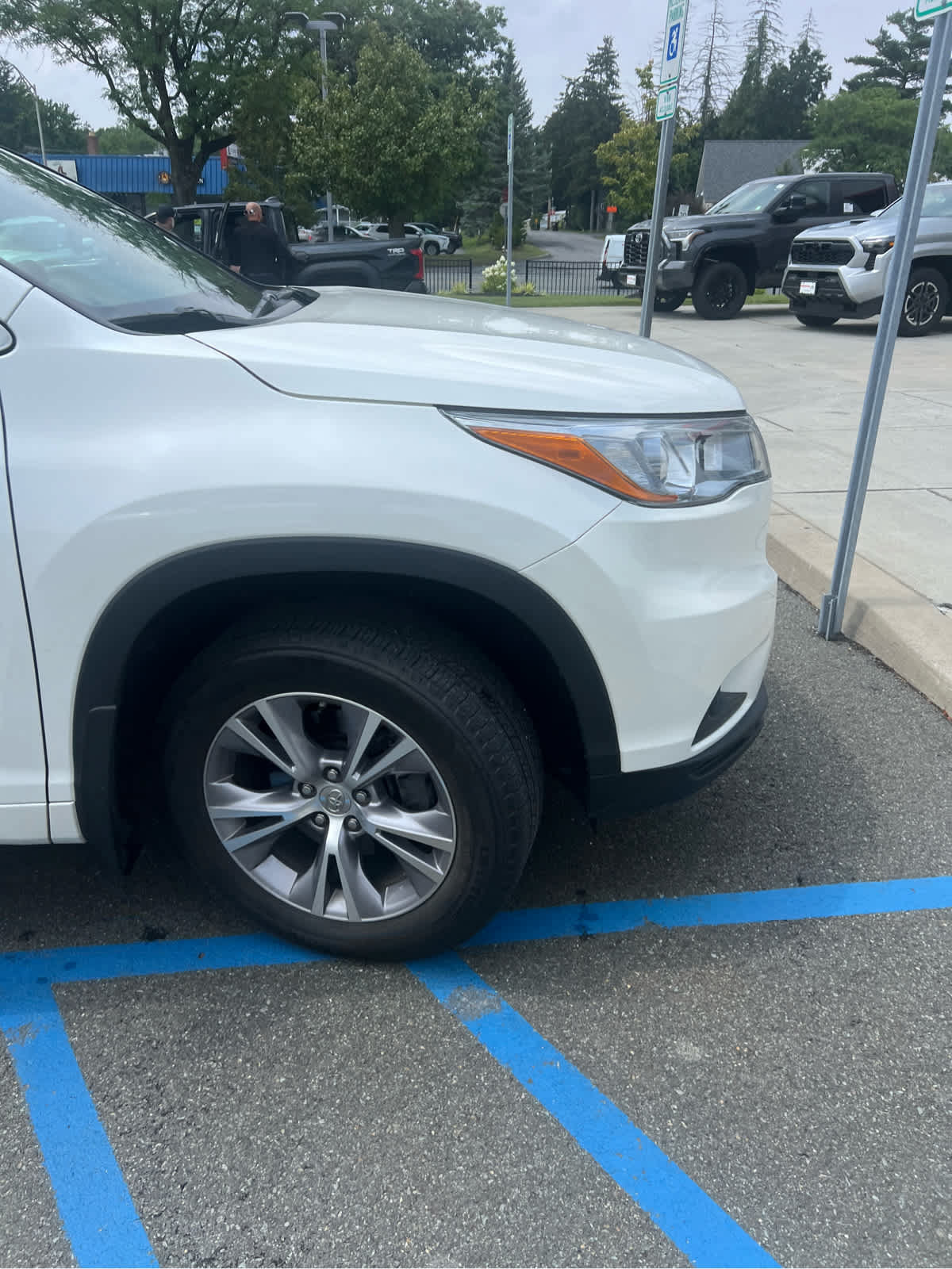 Used 2015 Toyota Highlander XLE AWD/4WD image 14