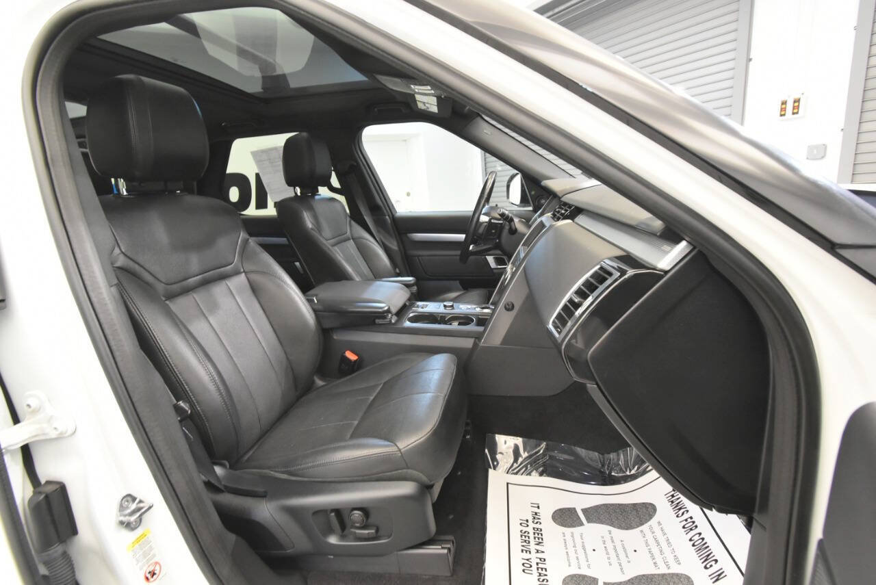 Used 2020 Land Rover Discovery Landmark AWD/4WD image 18