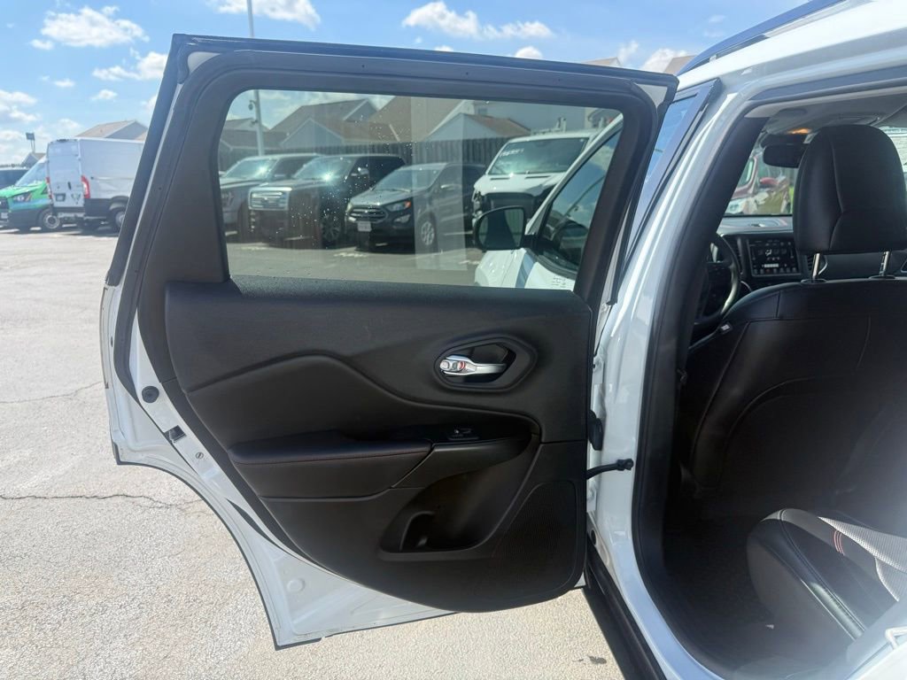 Used 2022 Jeep Cherokee Trailhawk w/ Premium Leather Package AWD/4WD image 38