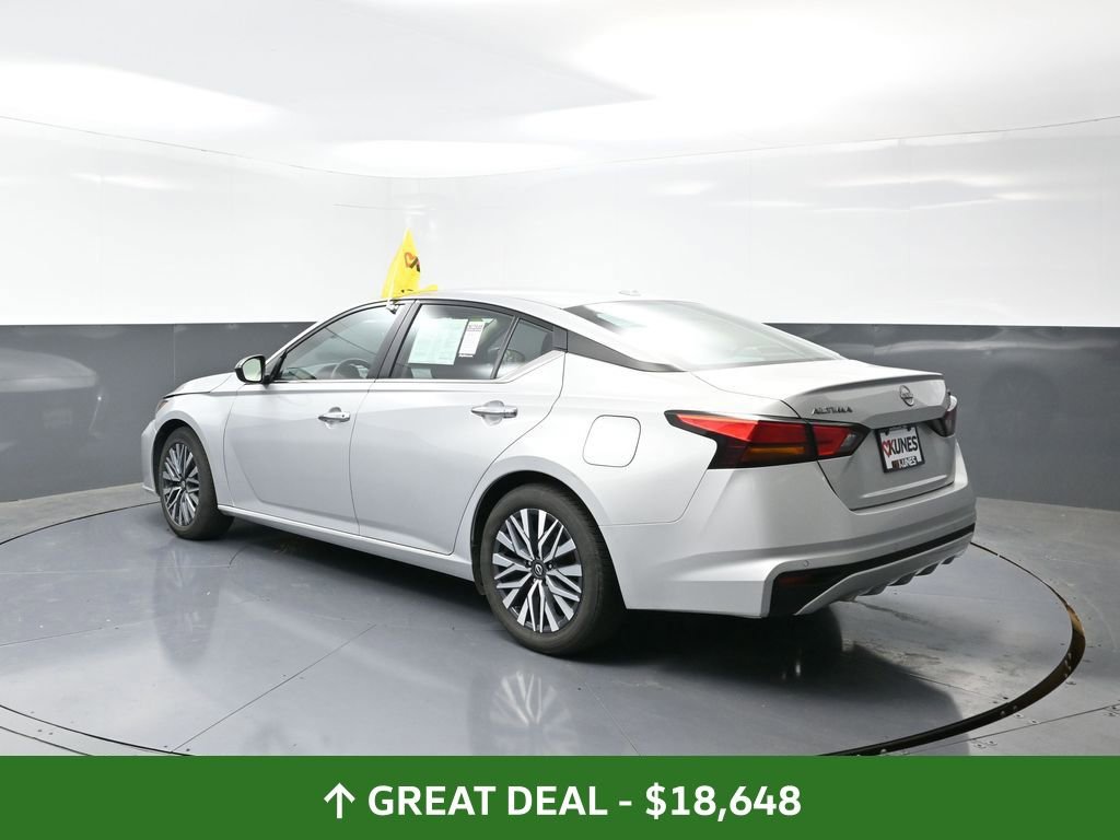 Used 2024 Nissan Altima 2.5 SV image 11