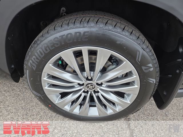 Certified 2026 Toyota Highlander Platinum image 27