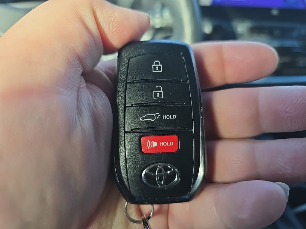 Used 2025 Toyota Grand Highlander AWD image 21
