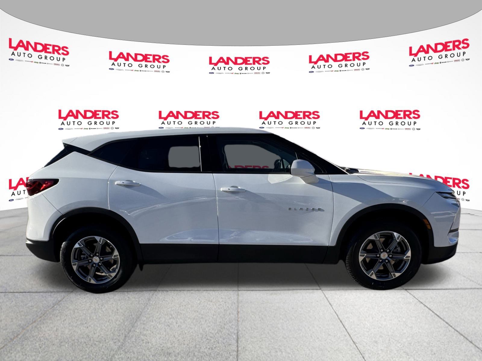 Used 2025 Chevrolet Blazer LT image 2