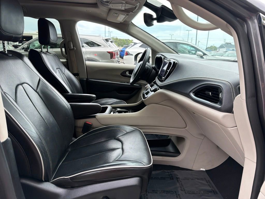 Used 2023 Chrysler Pacifica Limited FWD image 31