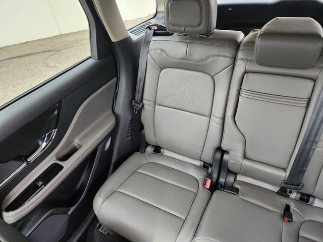 New 2025 Lincoln Corsair Reserve w/ Equipment Group 202A image 13