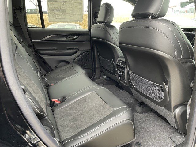 New 2025 Jeep Grand Cherokee Altitude image 12