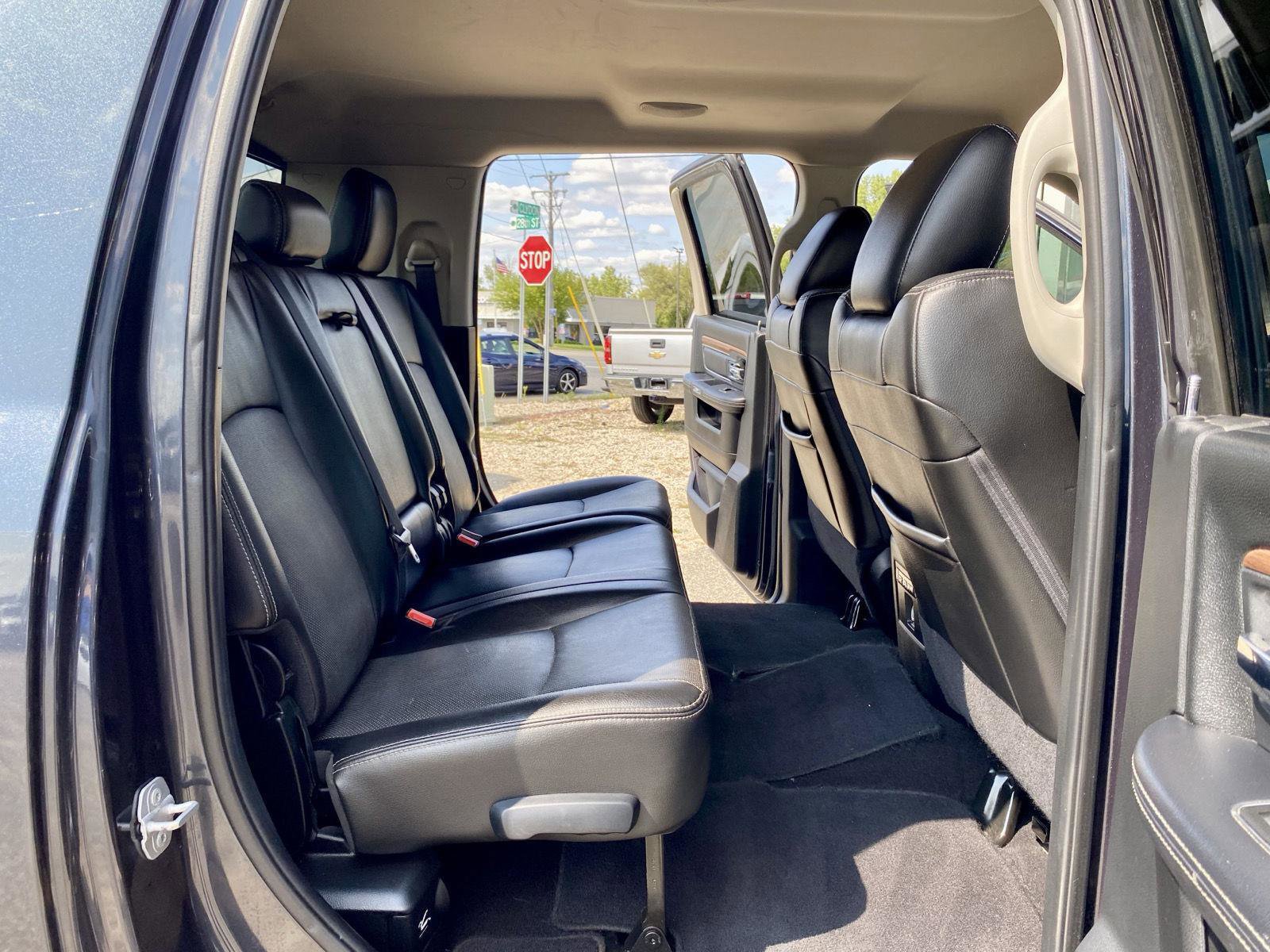 Used 2015 RAM 2500 Laramie w/ Convenience Group image 9