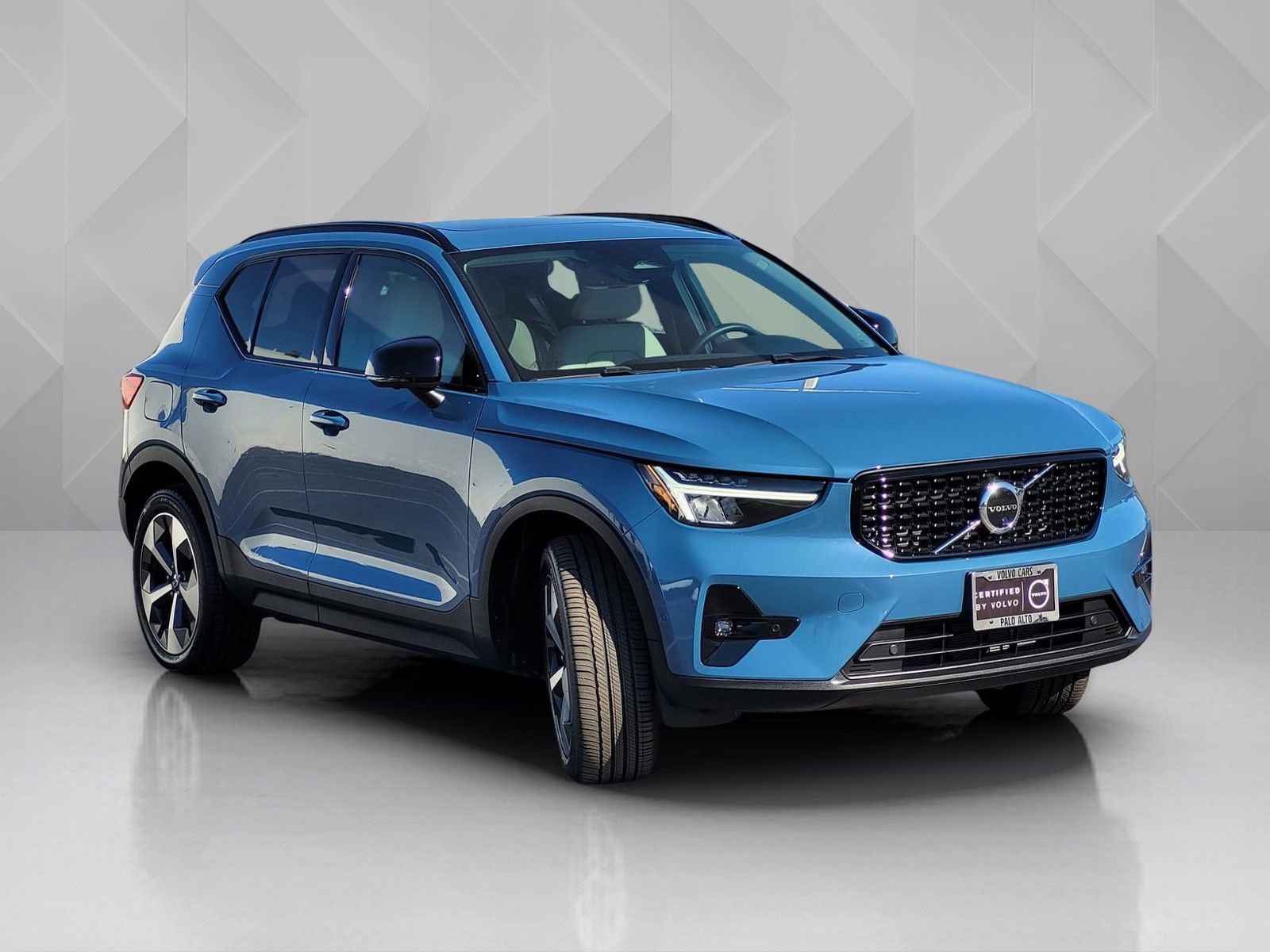 Certified 2023 Volvo XC40 B5 Plus w/ Driver Assist Package image 8