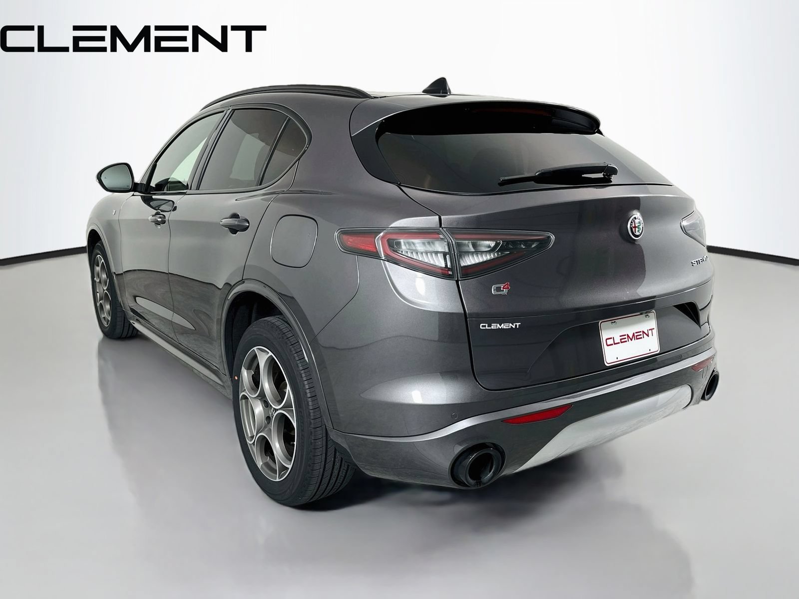Used 2024 Alfa Romeo Stelvio Ti AWD/4WD image 10