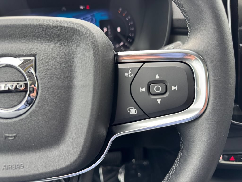 Certified 2026 Volvo XC40 B5 Plus AWD/4WD image 16