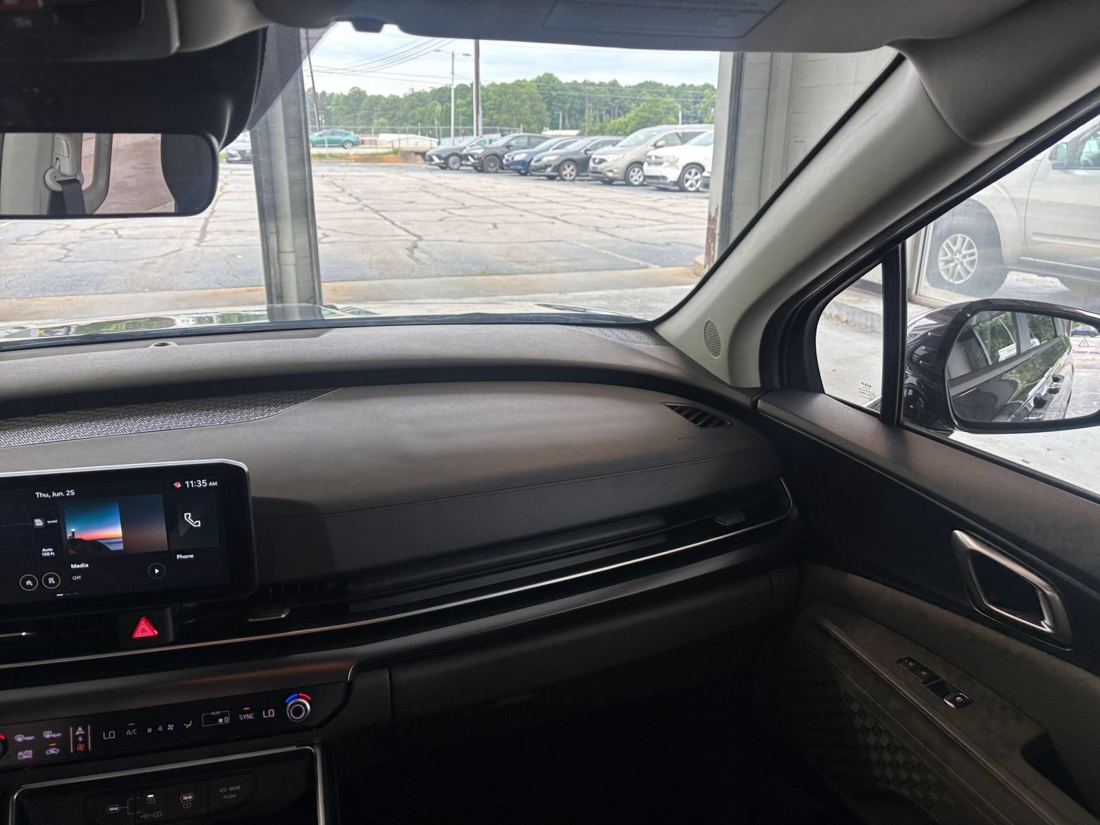 Used 2026 Kia Carnival FWD image 36