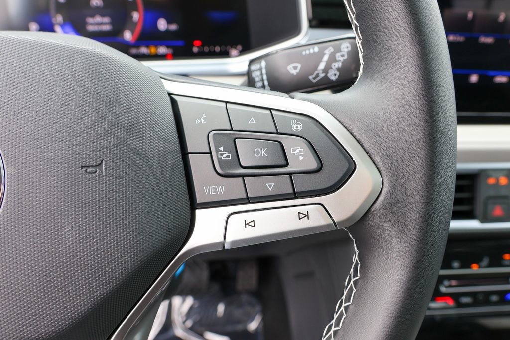 Used 2025 Volkswagen Taos SE image 21