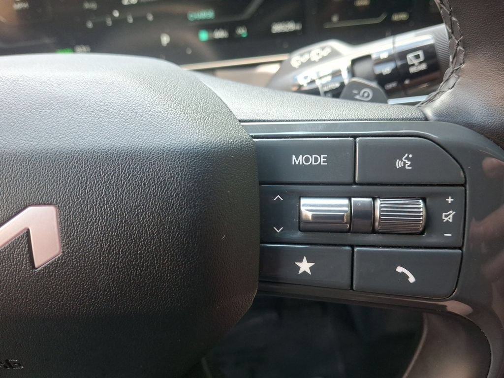 Used 2024 Kia EV9 Land AWD/4WD image 18