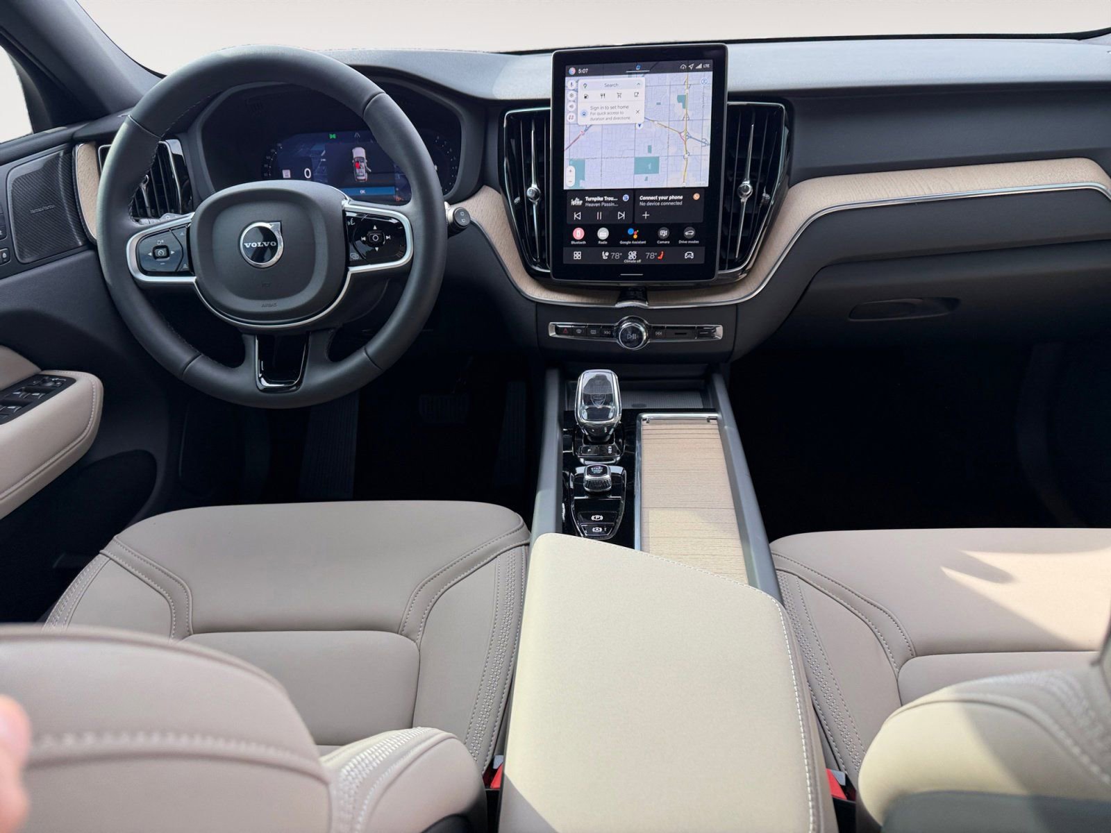 New 2026 Volvo XC60 B5 Plus w/ Protection Package Premier image 10