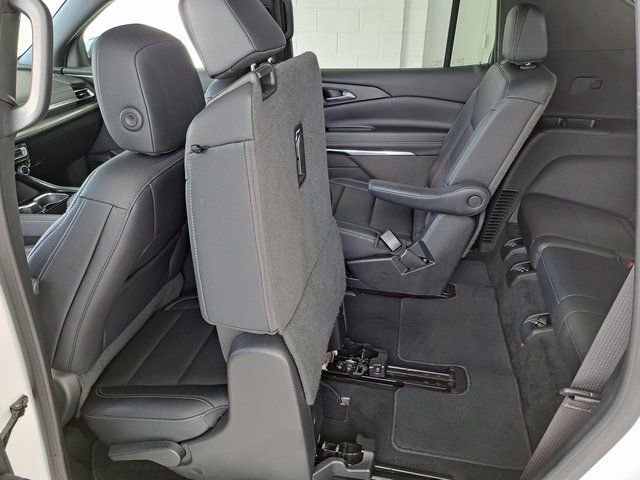 Used 2025 Chevrolet Traverse LT image 27