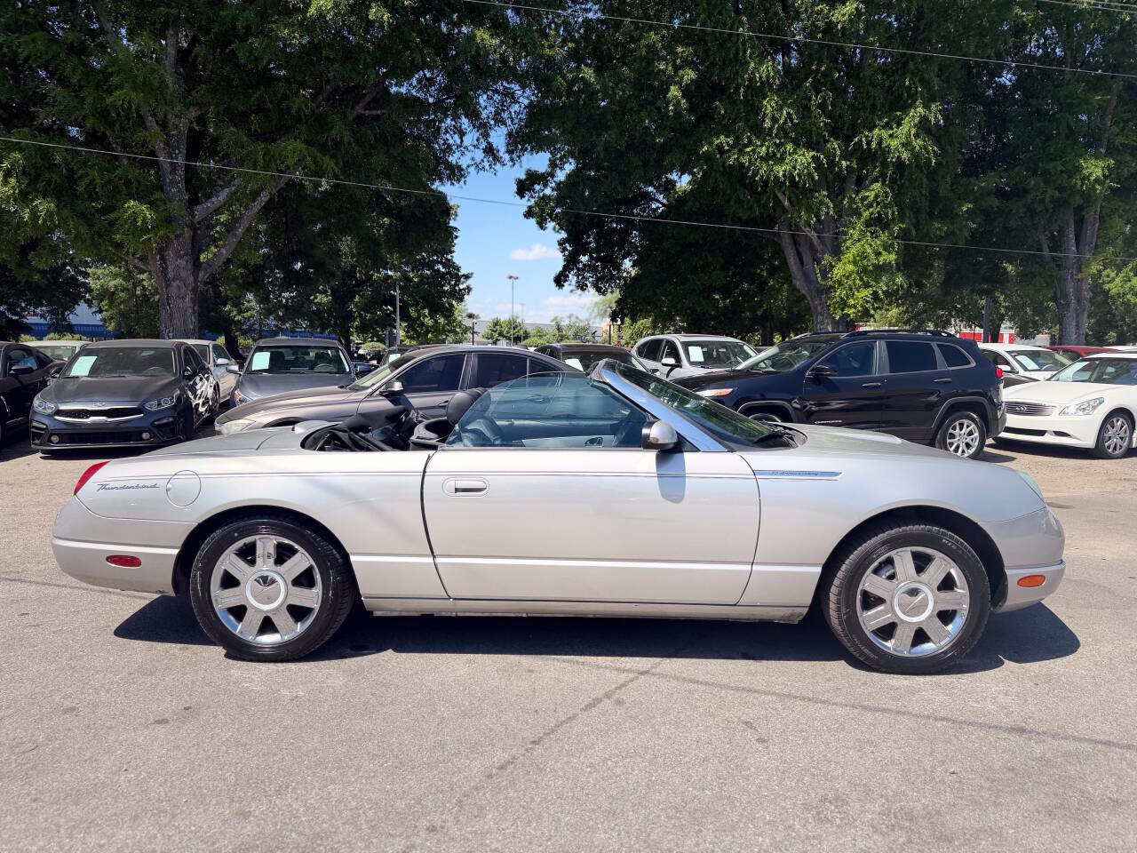 Used 2005 Ford Thunderbird RWD image 4