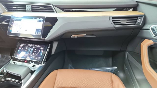 Used 2024 Audi Q8 e-tron Premium Plus w/ Premium Plus Package image 36