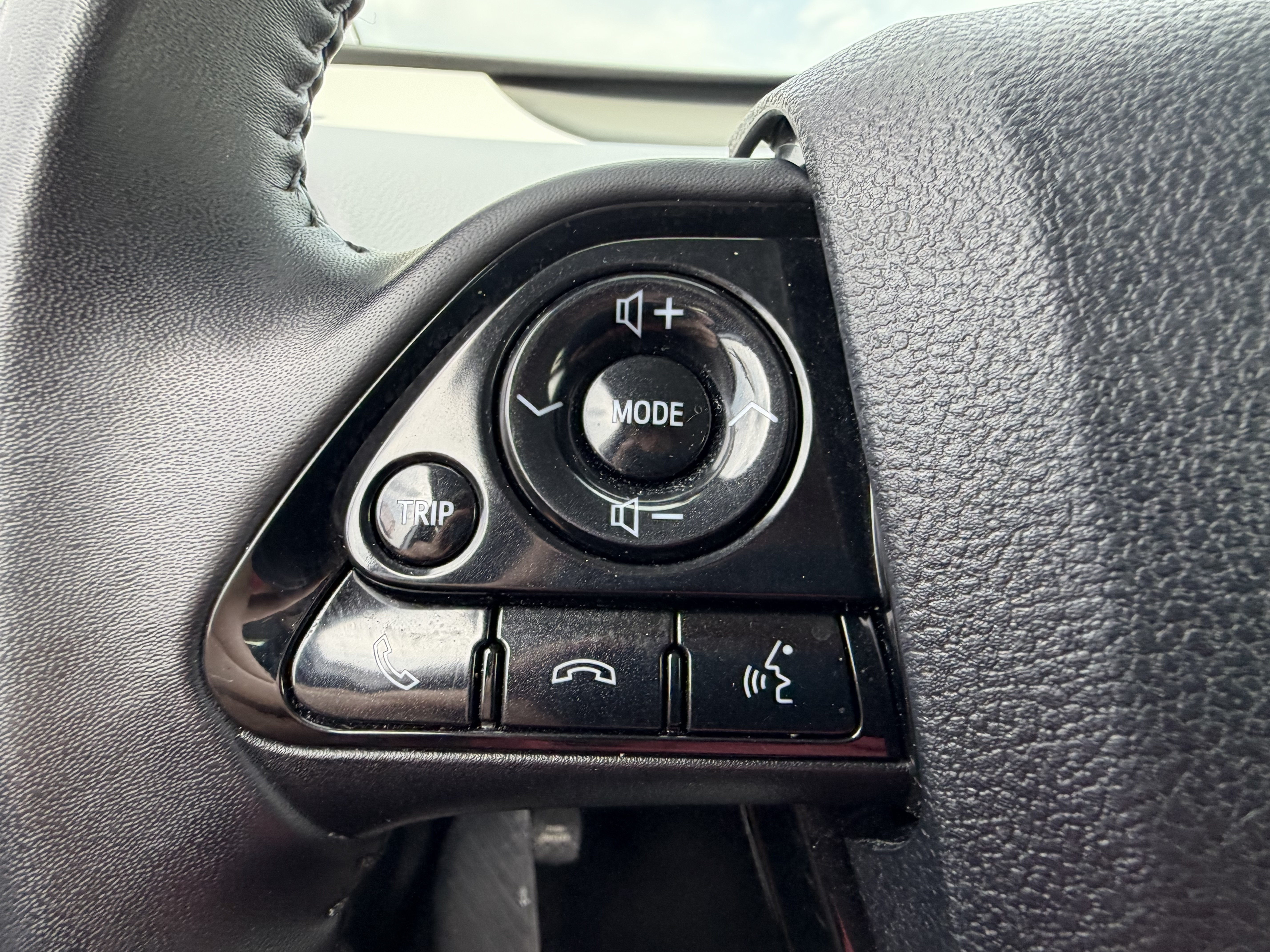 Used 2021 Toyota Prius Prime XLE FWD image 22